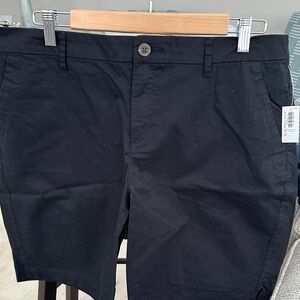 BRAND NEW WITH TAGS!! Old Navy Women's Black Shorts